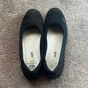 Like New. Clarks Cloudstepper Black Flats.